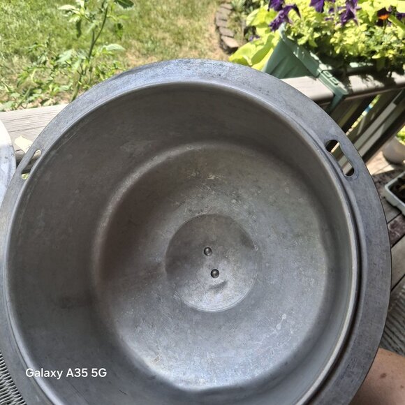 Vintage Large Regal Aluminum Cake Carrier With Clip-On Lid & Handle Grandma - Picture 5 of 11